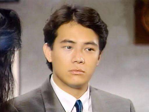 不老型男出身清贫之家经历高低起伏曾意外撞死粉丝后悔不已