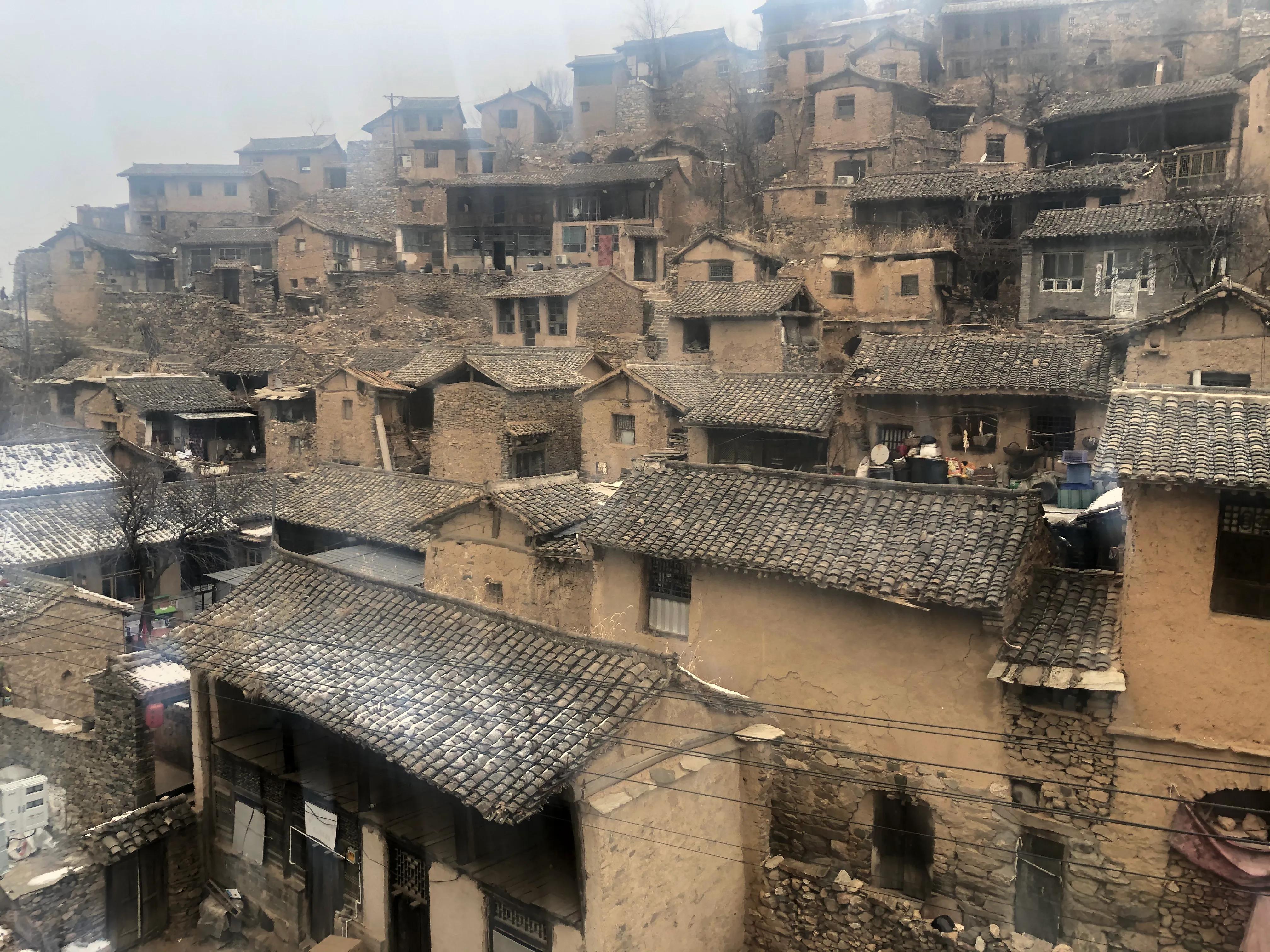 隐藏在深山中的千年古村视频,藏在深山里的千年古村美丽风景