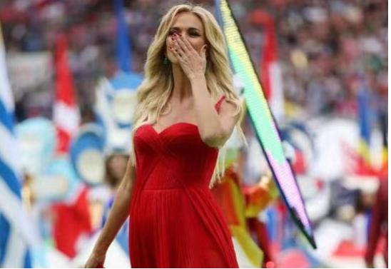 世界杯中35岁少妇为之一亮，竟然称赞是俄罗斯第一足球宝贝