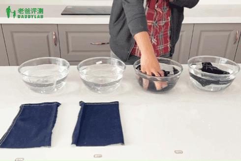 牛仔裤盐水泡多久不掉色,新买的牛仔裤浸泡用醋精可以吗