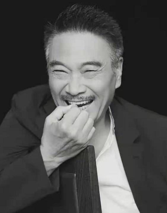 他走了，他的一生，荒唐，荒谬，荒诞，但，从未荒废过