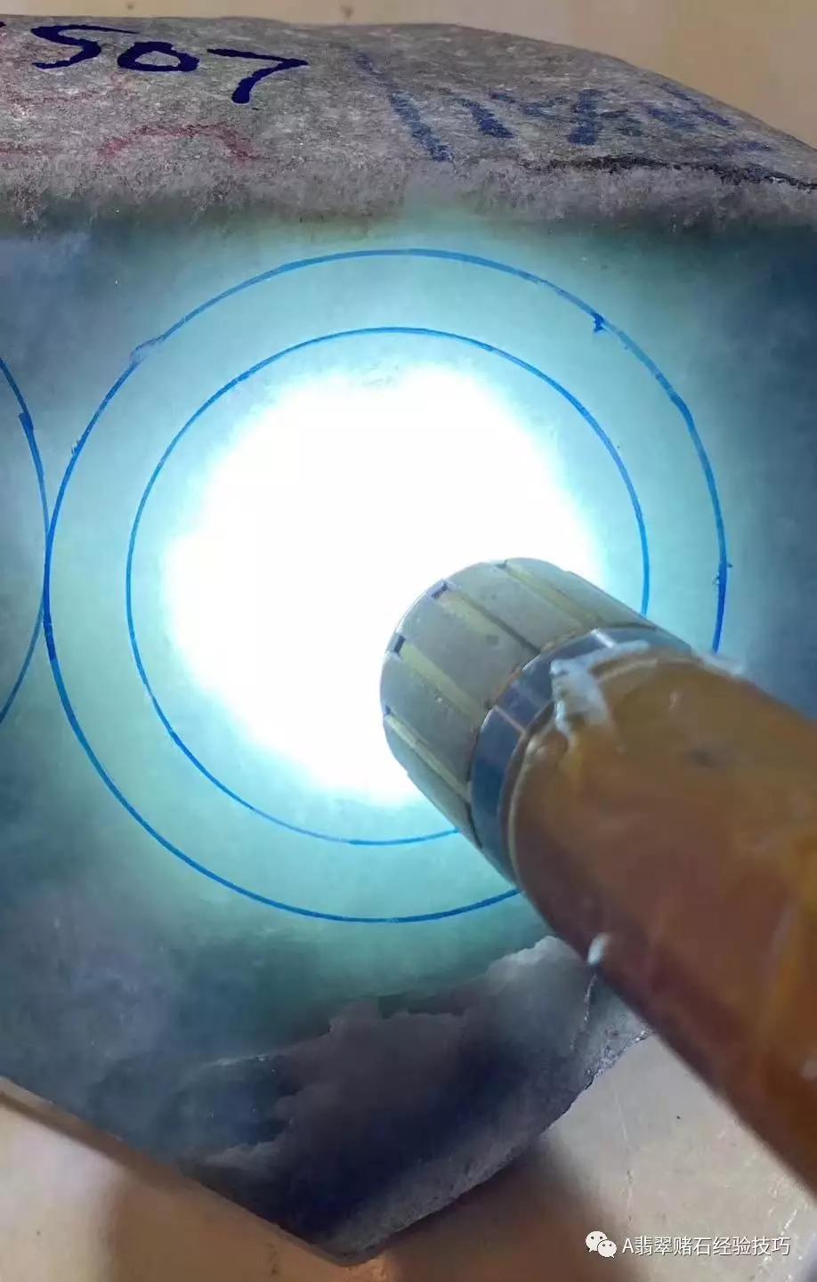 翡翠棉的形成,雪花棉翡翠原石表现