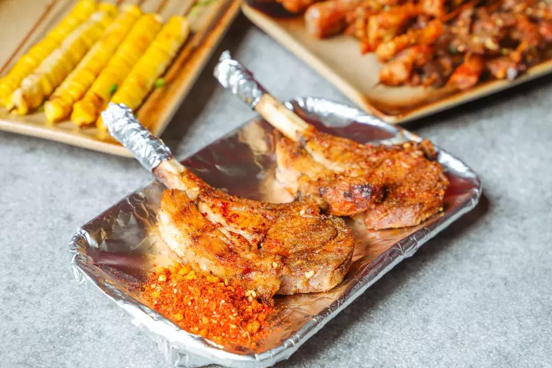 Wow~穿红衣就免单117！这家店到底什么来头！