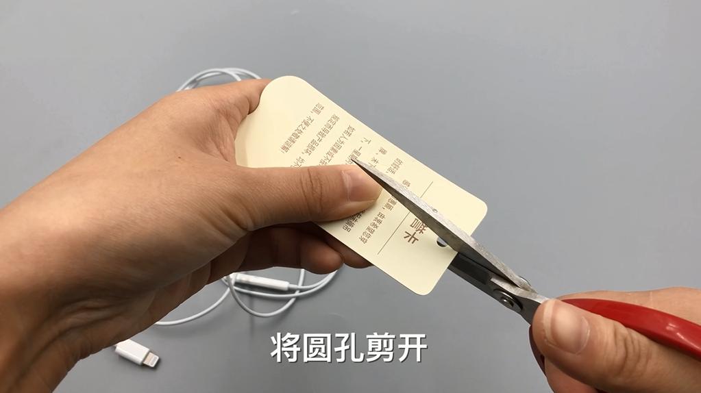 衣服上的吊牌不要扔掉有什么用途,衣服吊牌扔掉妙招