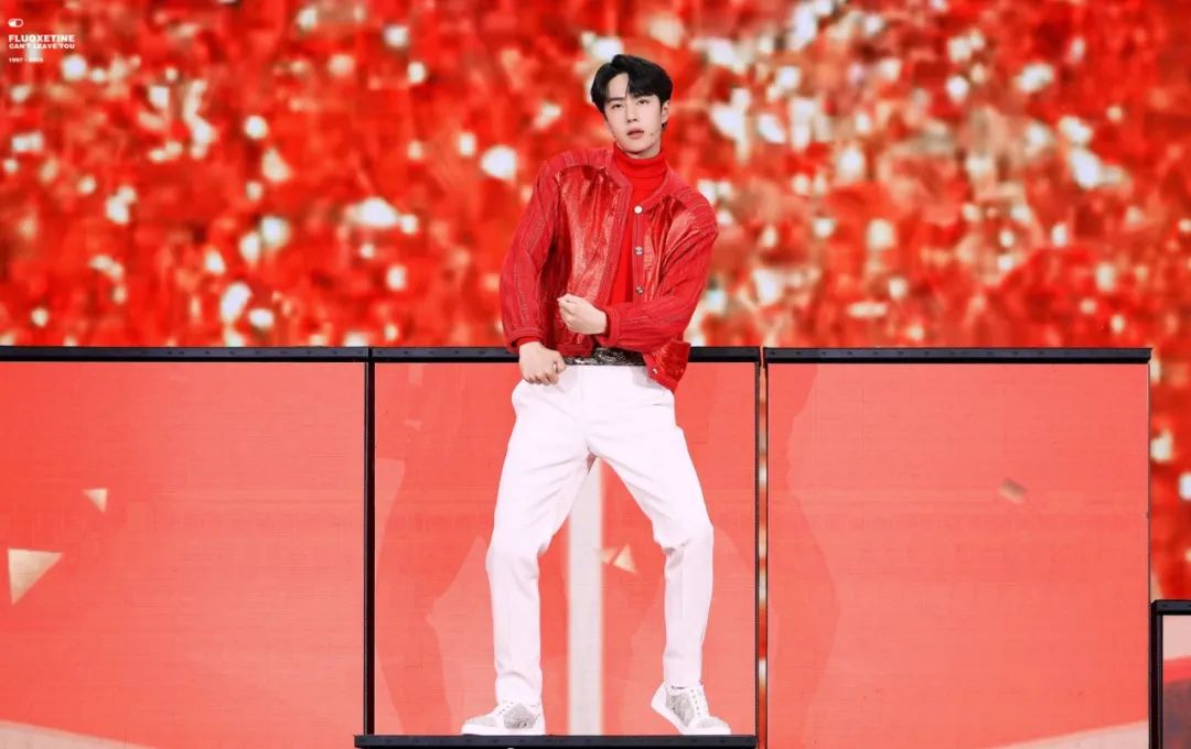 笑拉了！权志龙上脚“北卡蓝”，鞋贩子却因滤镜太重又冲错了