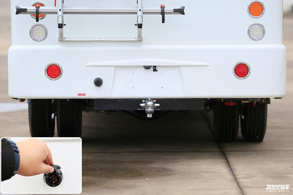 性价比入门房车,新飞国六平头轻卡房车