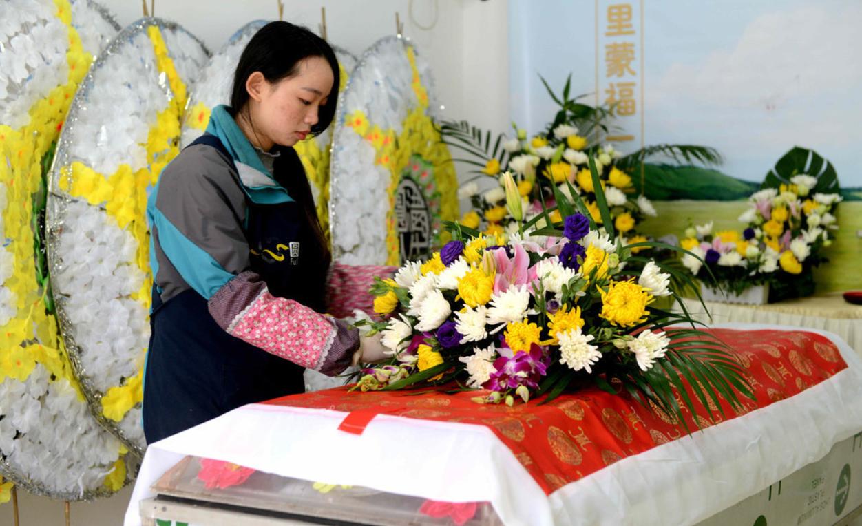 高温融化尸体会留下痕迹吗,高温下尸体会发生什么