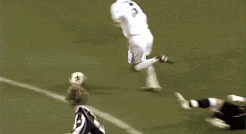 马赛回旋是马拉多纳发明的吗,1998年世界杯齐达内马赛回旋