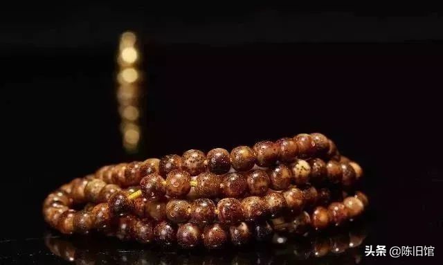 星月菩提怎么盘玩更亮更容易上色,鸡油黄星月菩提为什么盘了不变色