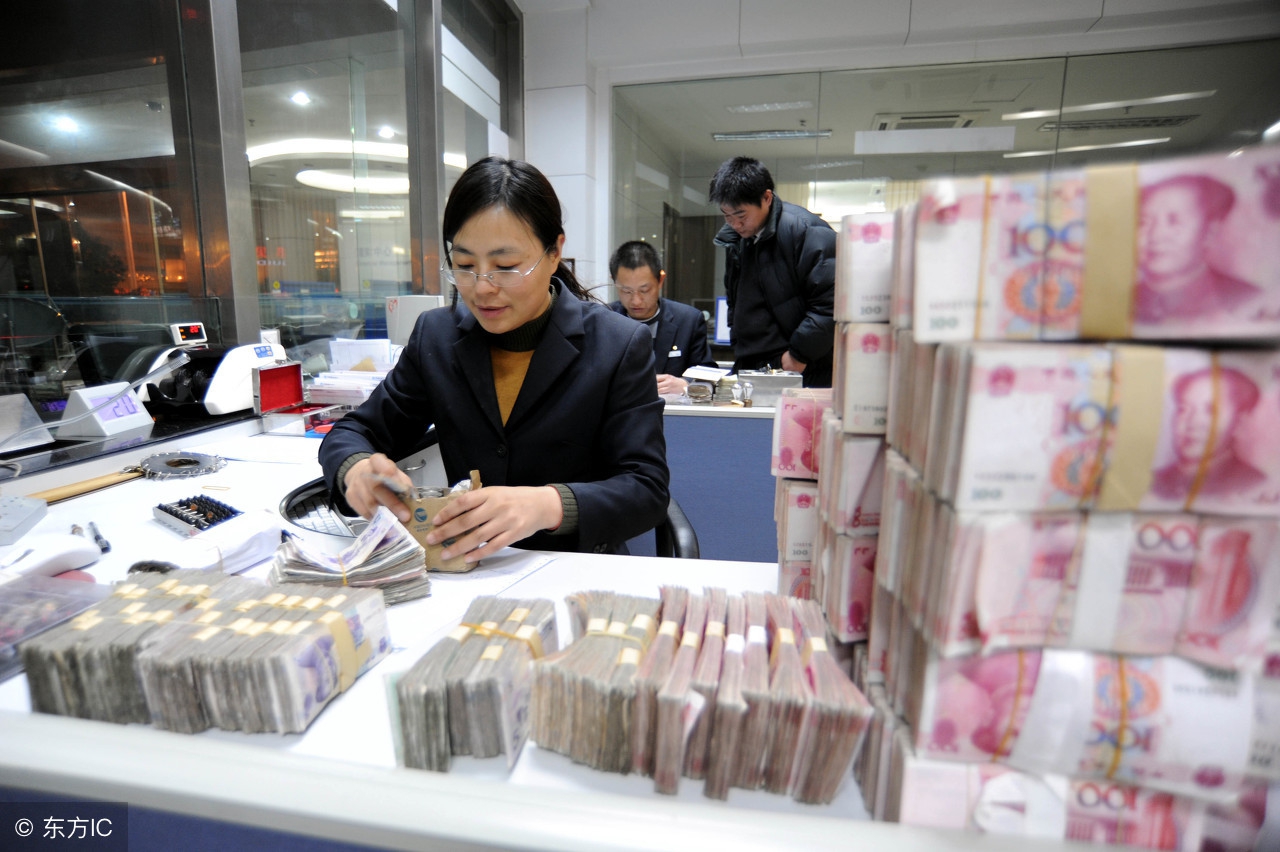 贷款10万3年利率是1.7%利息是多少,2019年存款10万利息多少