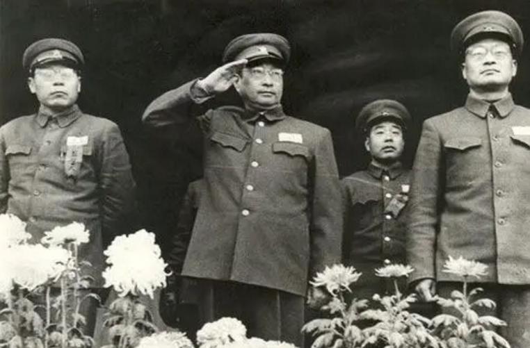 61年陈赓病逝，毛主席得知后流着泪向田家英说：他不该这么早就死