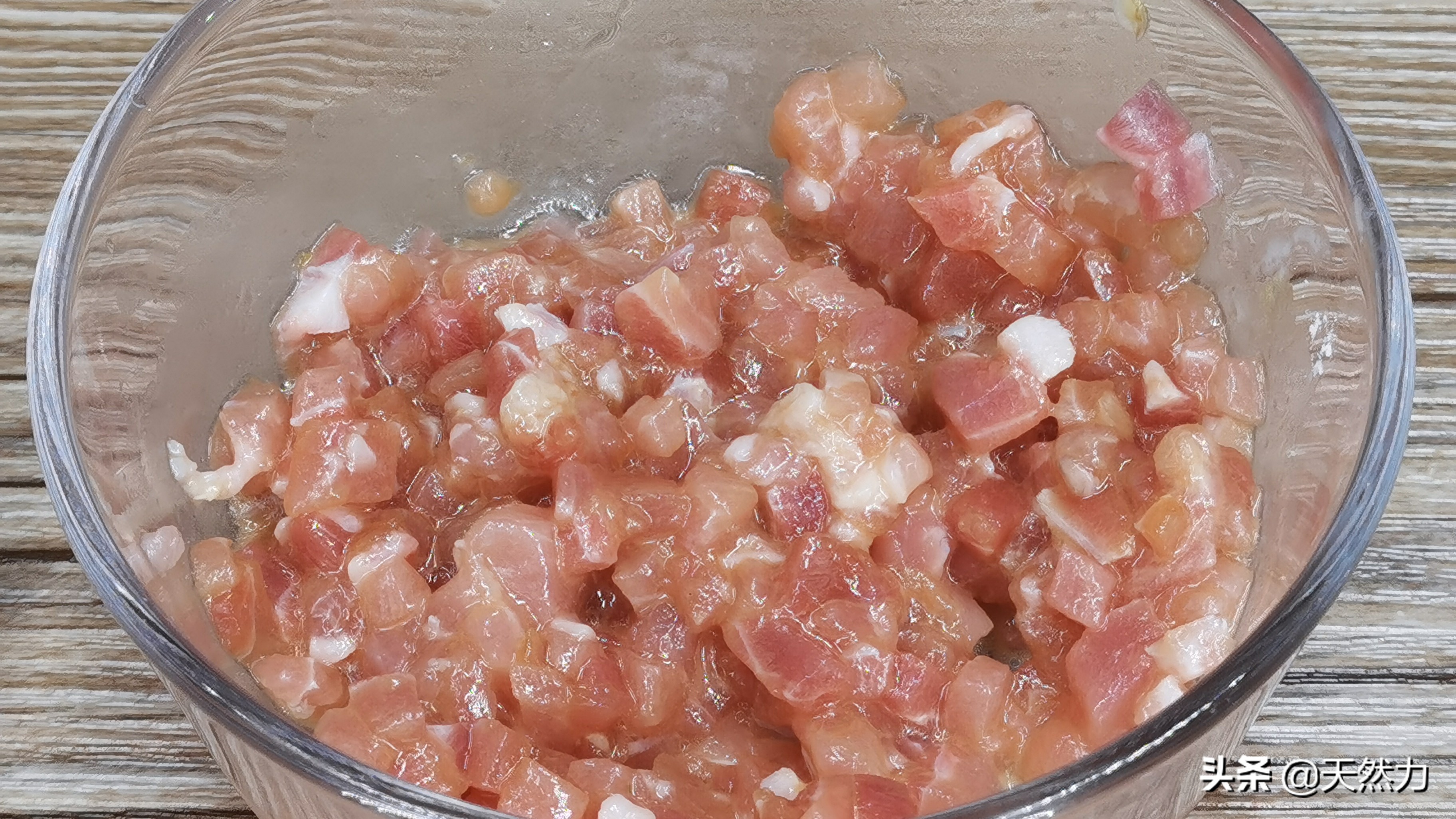 新的肠粉蒸盘怎么处理不粘盘,肠粉盘第一次使用怎样才不粘