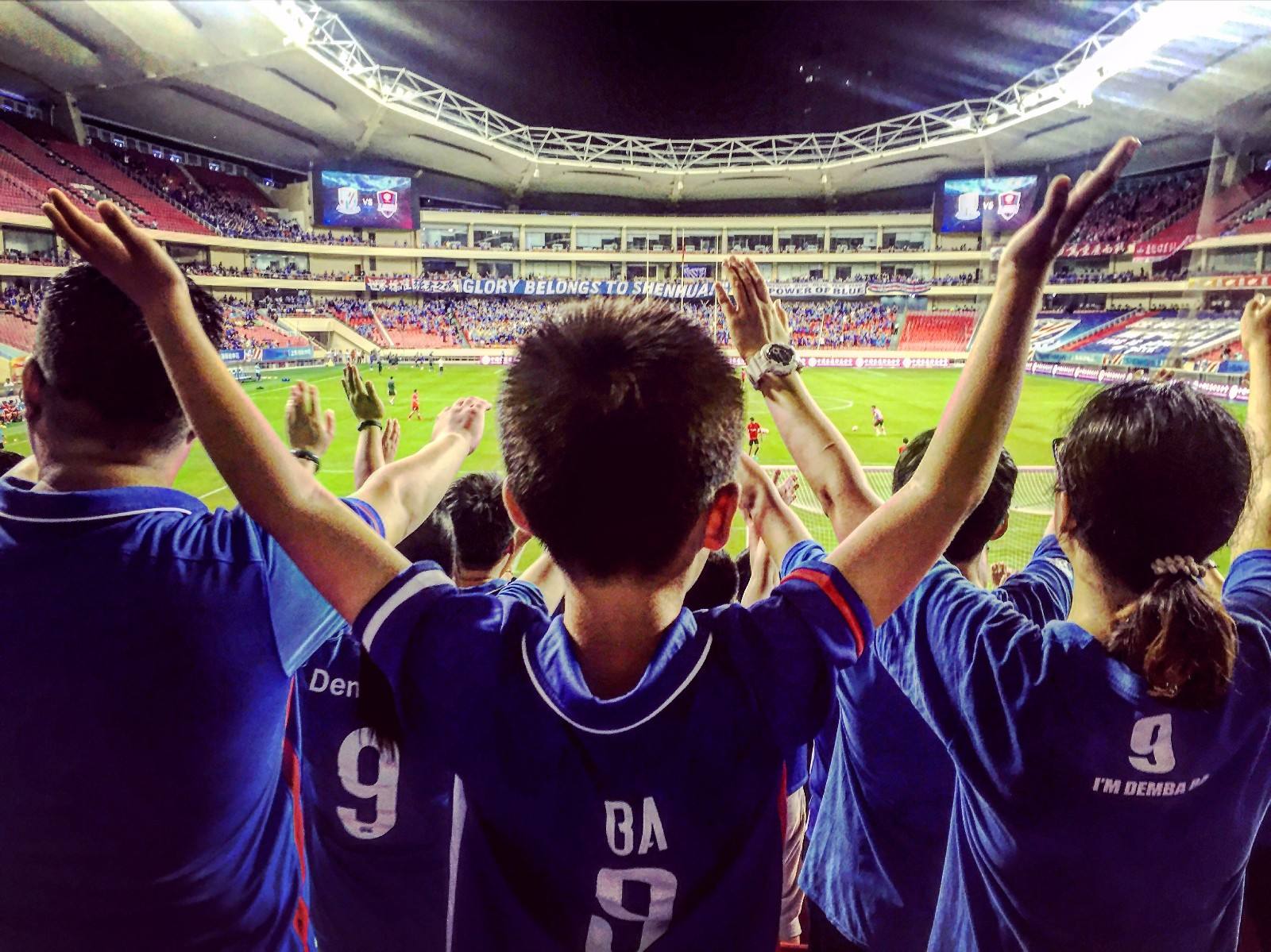 c罗梅西这才是我们热爱的足球,疫情下我们热爱踢球