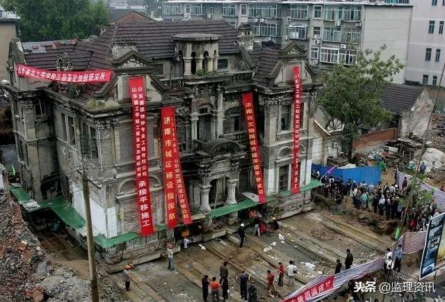 这些房子为了避免被拆的命运，也只能长腿“跑了”