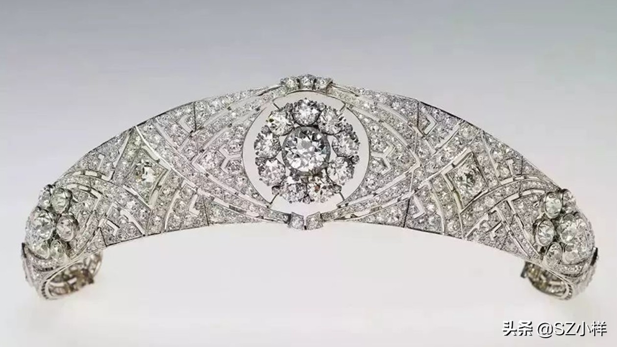 英国女王多奢侈,英国女王佩戴珠宝来源图