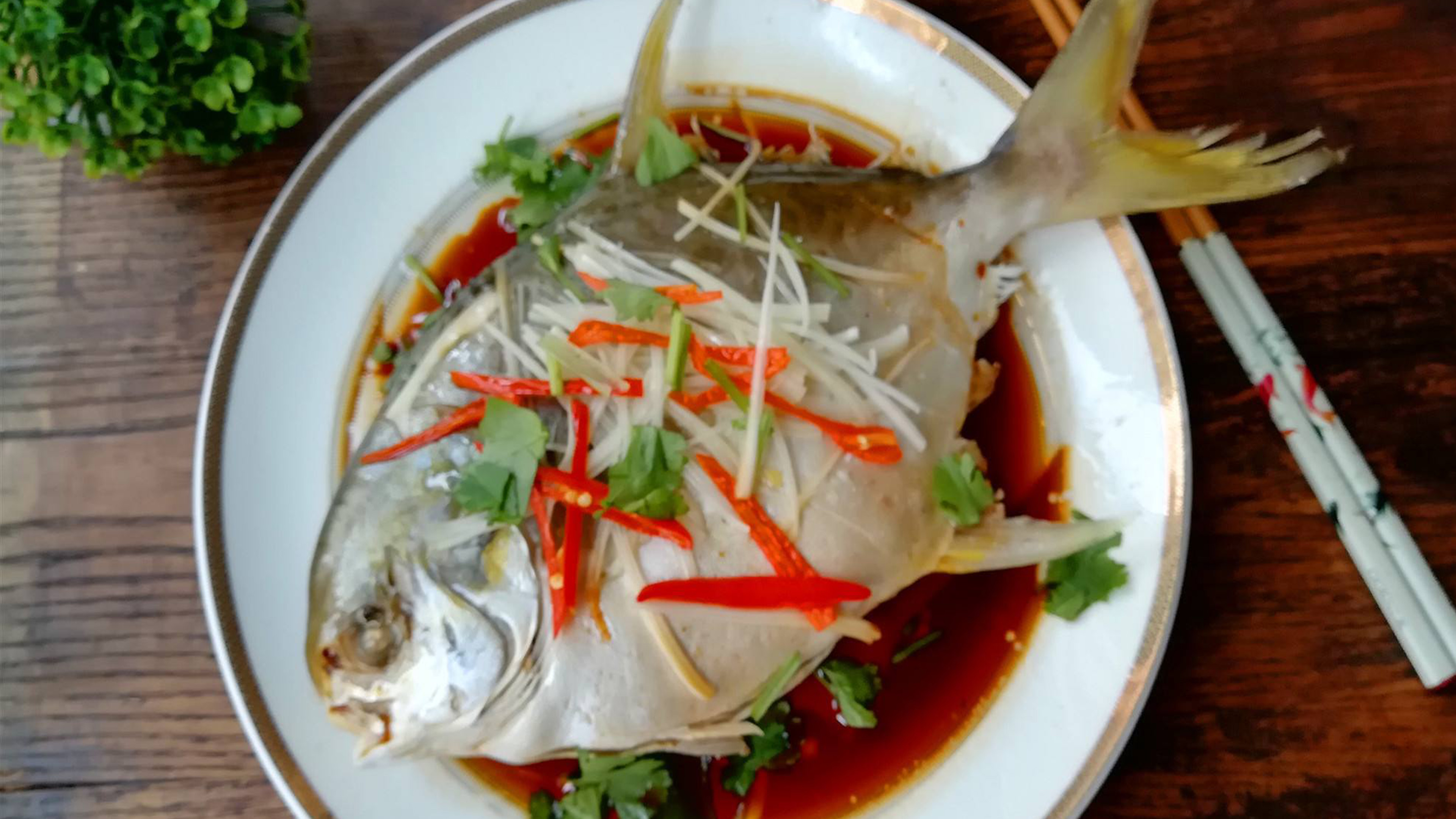 清蒸金鲳鱼正确做法,酸甜口味的清蒸金鲳鱼