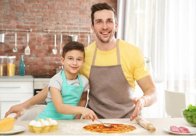 剁饺子馅吵到楼下邻居的视频,剁饺子馅吵到邻居