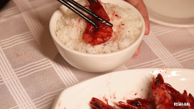 这店，客人提行李箱去吃