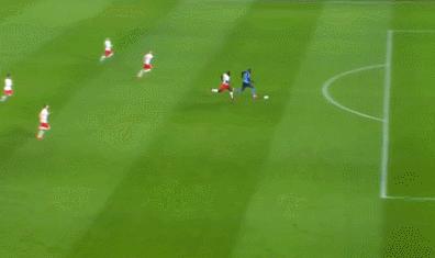 浅谈|法国中卫新星乌帕梅卡诺:身体对抗出色,拦截解围能力强