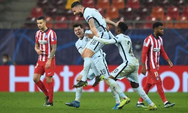 蓝军力克马竞！吉鲁精准倒钩创造纪录，他在嘲讽声中越老越妖