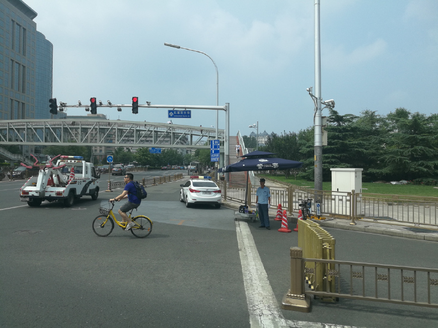 北京市中心著名的商业街：金街是王府井大街，银街是东单大街