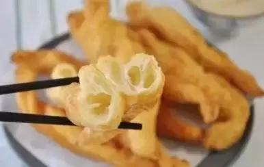 不放明矾家里炸油条蓬松的做法,脆油条做法不用泡打粉和小苏打