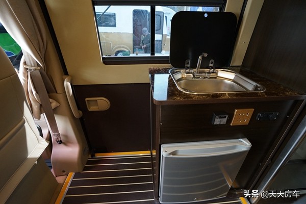 北京二手东风御风短轴中顶房车,2023款东风御风短轴房车