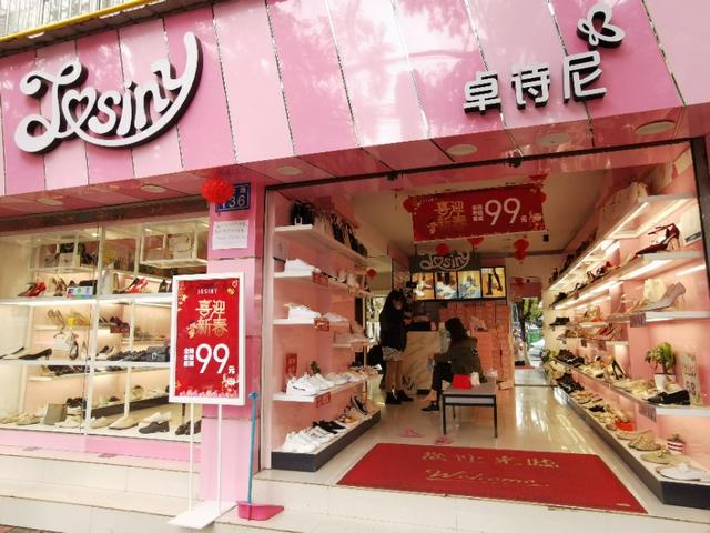 昆明传统零售业直播式营销自救 “求生欲”满满