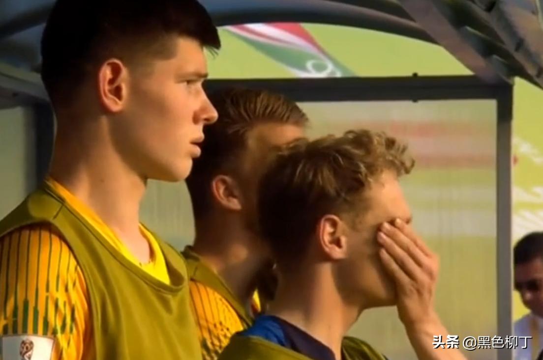 大冷!世青赛头号热门出局,球员捂脸不敢相信,“足球荒漠”逆袭