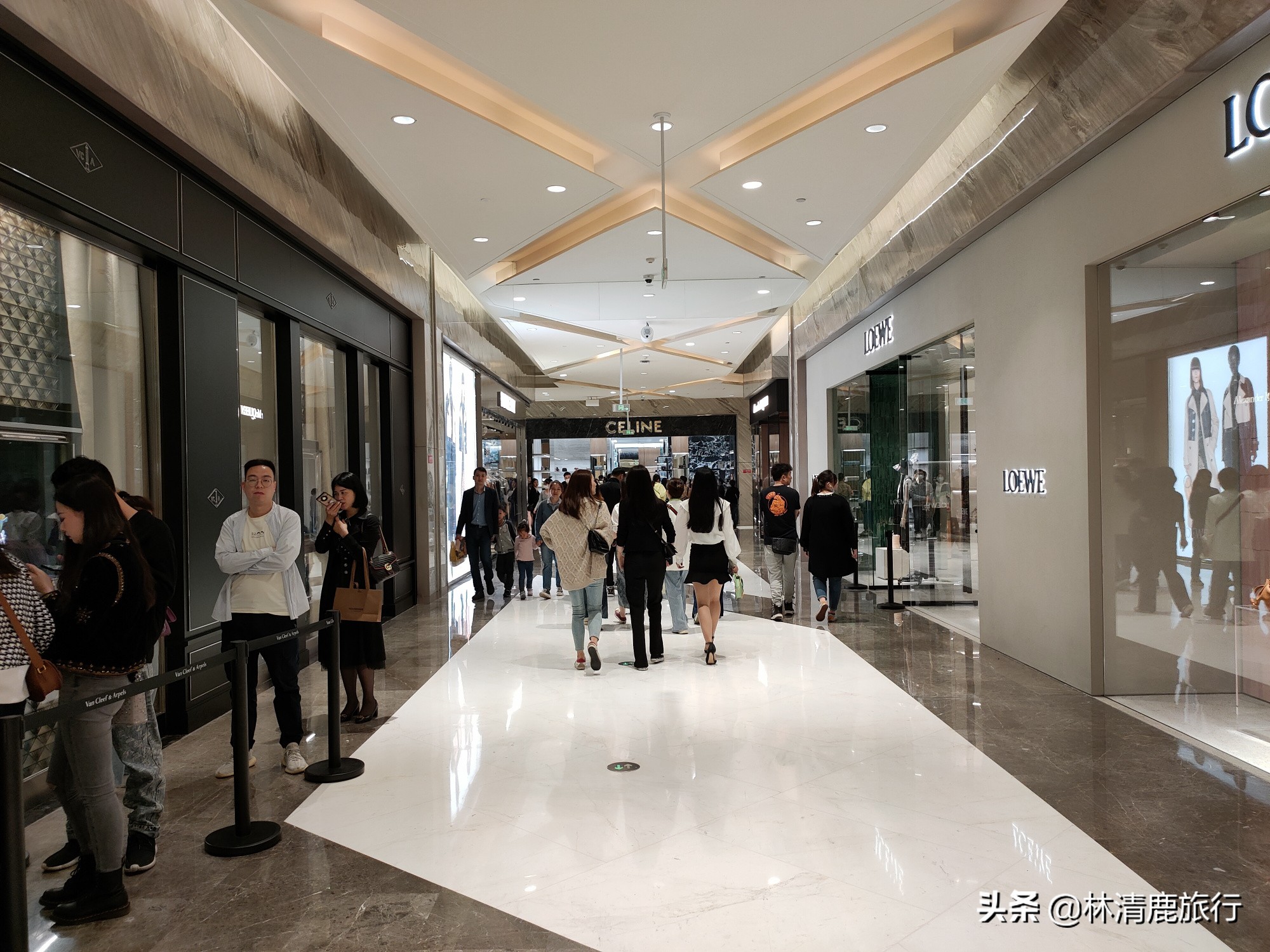 宁波比较高档的商场,宁波的大型购物商场叫什么名字