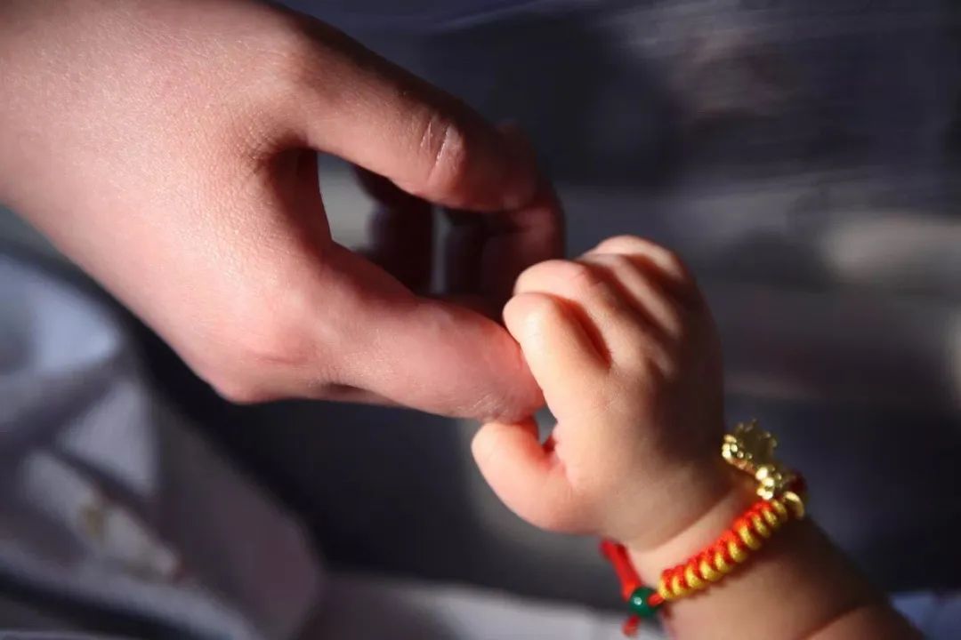 顺产场面见证生命诞生的奇迹,顺产时的情景