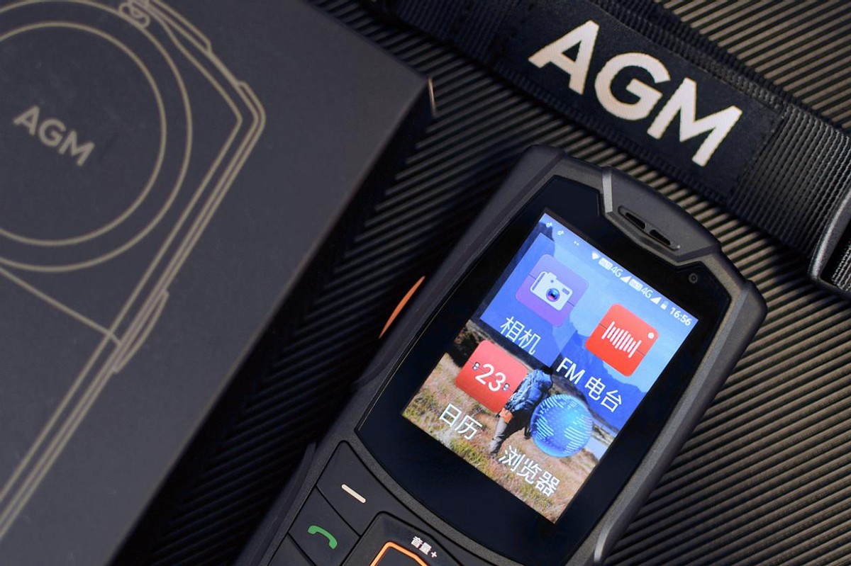 4G双卡超大声，自带微信的智能大哥大，让老年人也能用上健康码