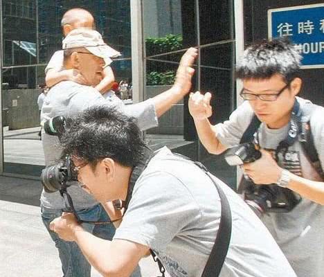 嗯哼空降《妻子3》,掉了一颗门牙还不认字,却会说“我收工了”