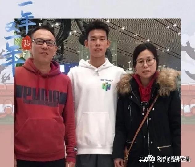 何小柯国青队长,国青队长何小珂图片