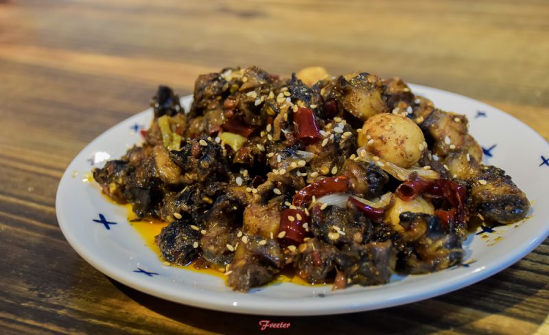 蒜蓉小龙虾肉质q弹吮指美味,充满味蕾的蒜香小龙虾