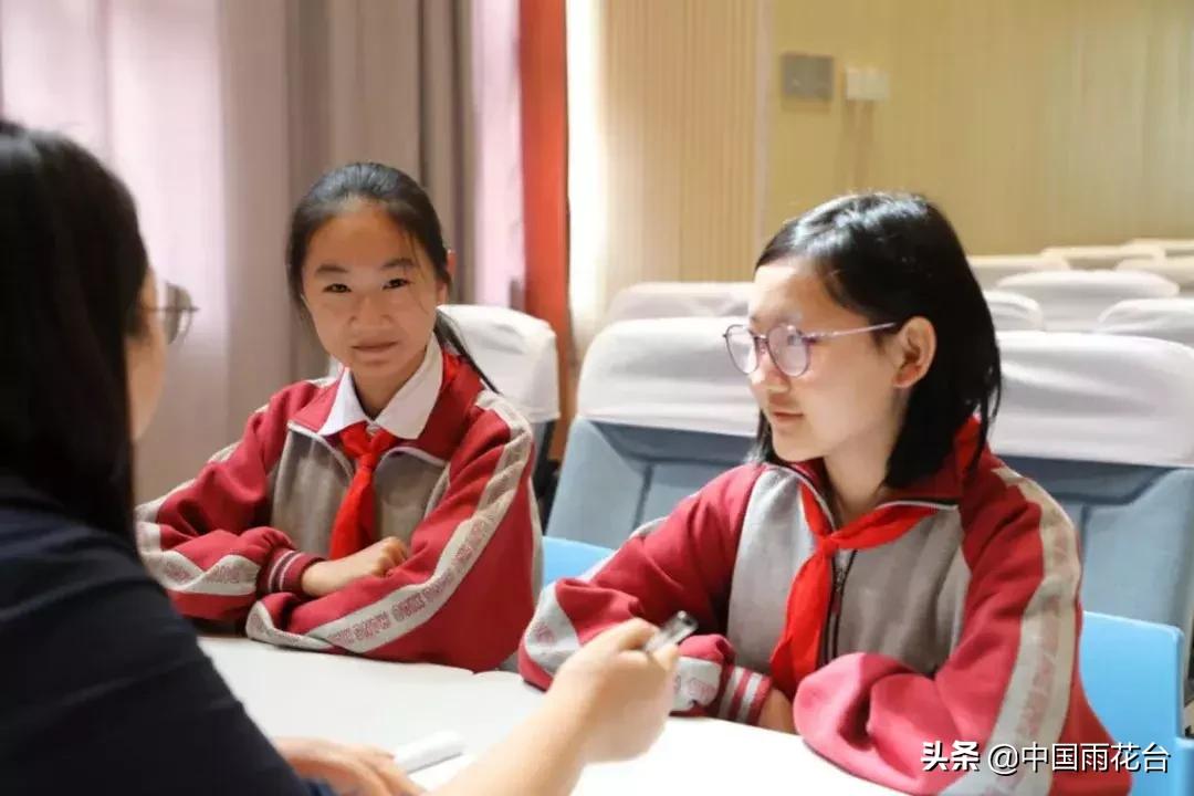 信仰的火种|让家国情怀扎根学生心灵——“雨滴课堂”走进小行小学