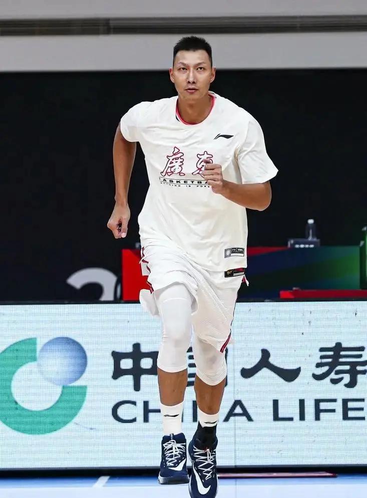 CBA集体穿李宁！除了这五位…