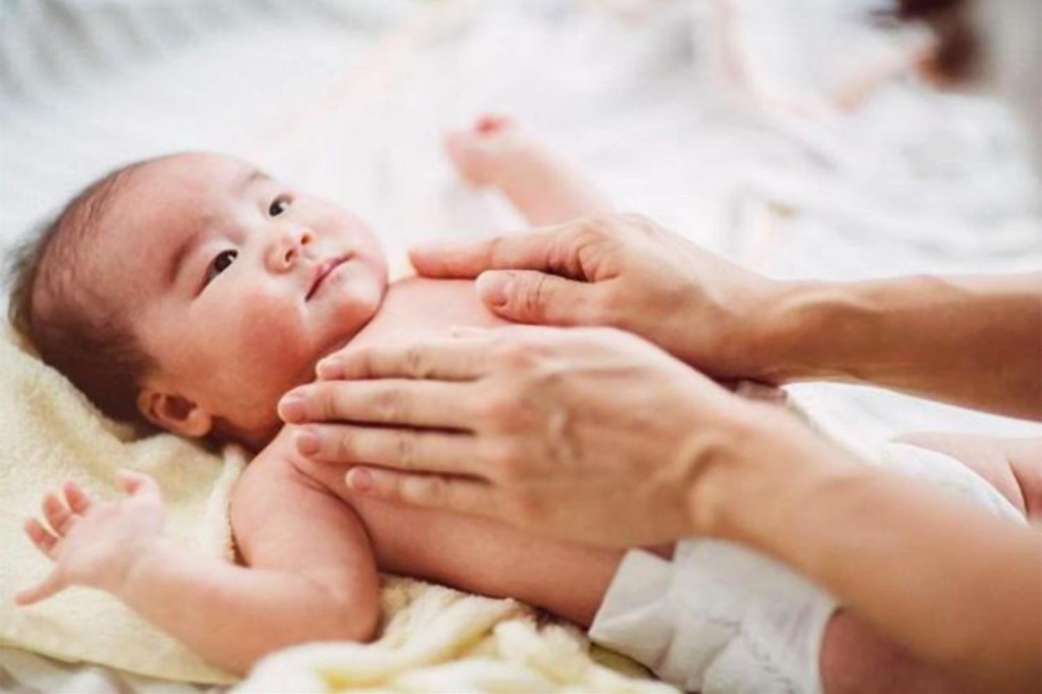 新生儿怎么预防和别人接触,新生宝宝的三不摸新手父母切记