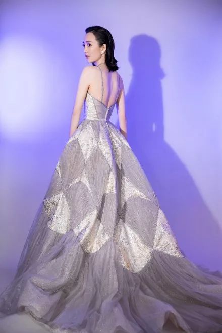 王鸥的气质和魅力是靠她的着装吗,王鸥私服明媚又惬意又优雅的感觉