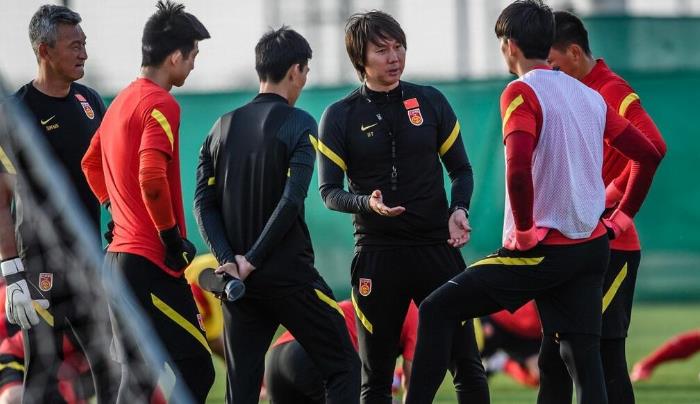 让人失望!国足依然身穿耐克服装进行备战,足协的谴责愈发可笑