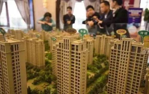 想买房但又怕房价跌,明明买不起房却还要买二套