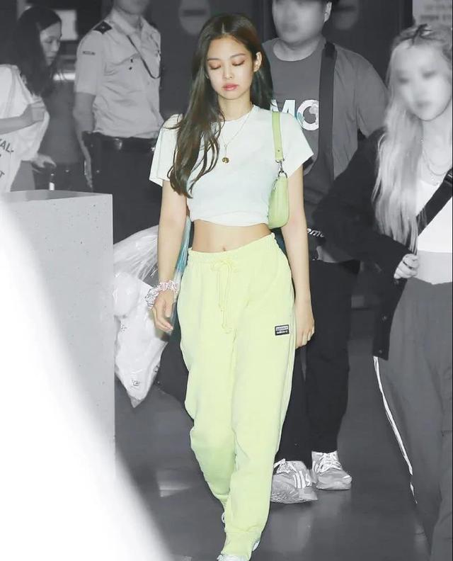 梨形身材屁股肥胯宽简单大方,梨形身材屁股大腿好难减