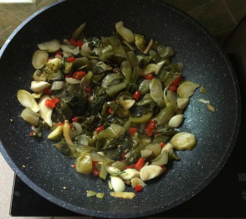 酸菜鲈鱼家常做法教程,酸菜鲈鱼最好吃的做法