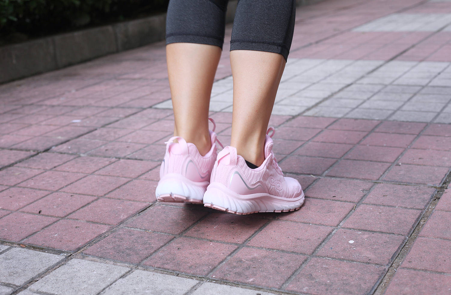 咕咚10k悦弹与乔丹风行10代,咕咚跑鞋21k驭风和经典