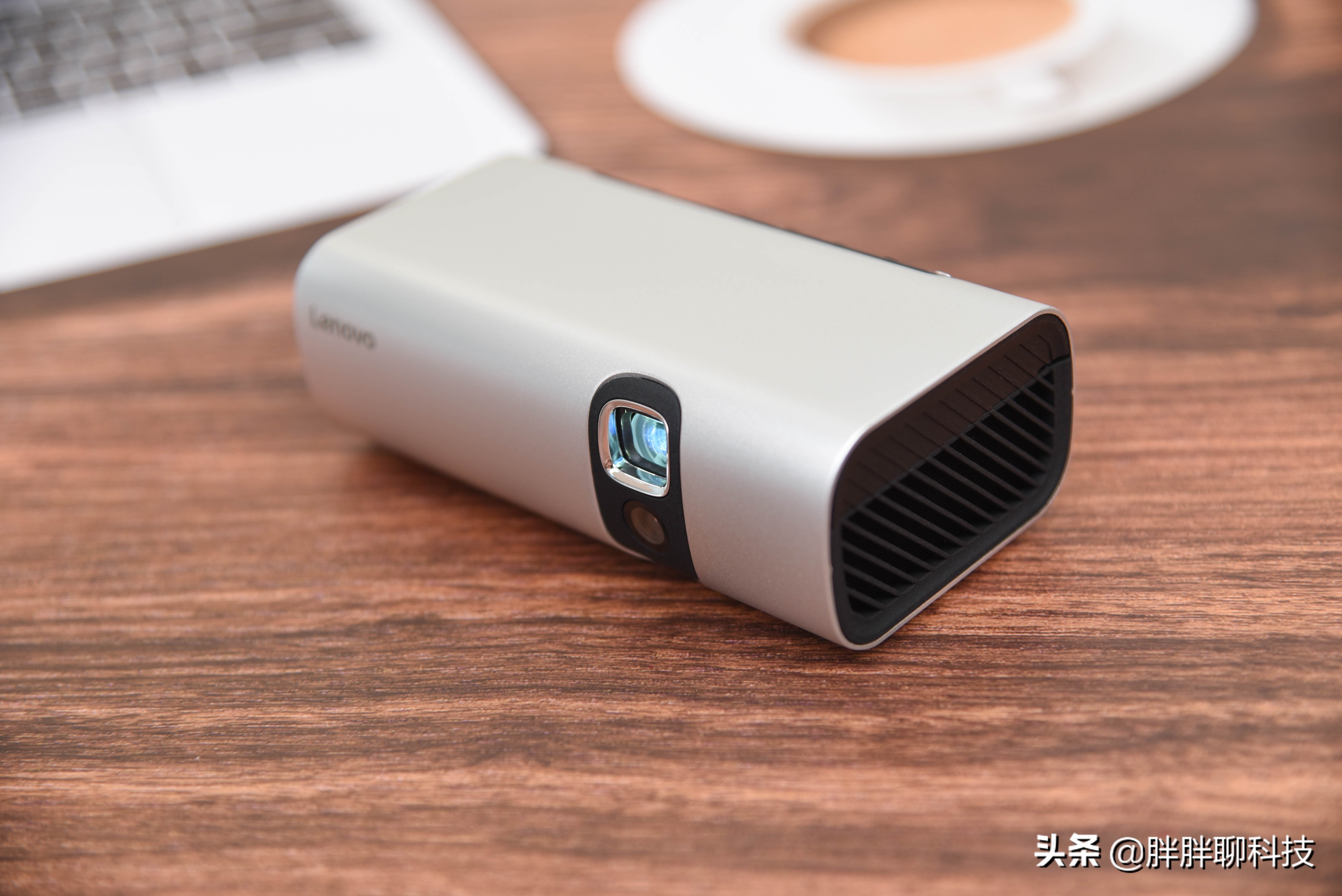 联想投影仪t200和l5哪个好用,联想投影仪t200价格