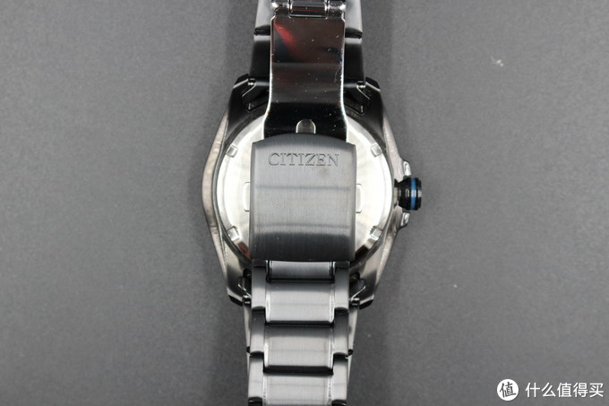 西铁城光动能手表有三个小表盘,西铁城光动能电波手表晚上能亮吗