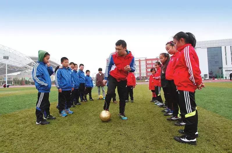 砸钱请外援不如踏实搞青训,里皮给中国足球建议