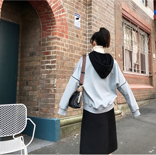 女士灰色卫衣搭配,灰色卫衣的经典搭配女