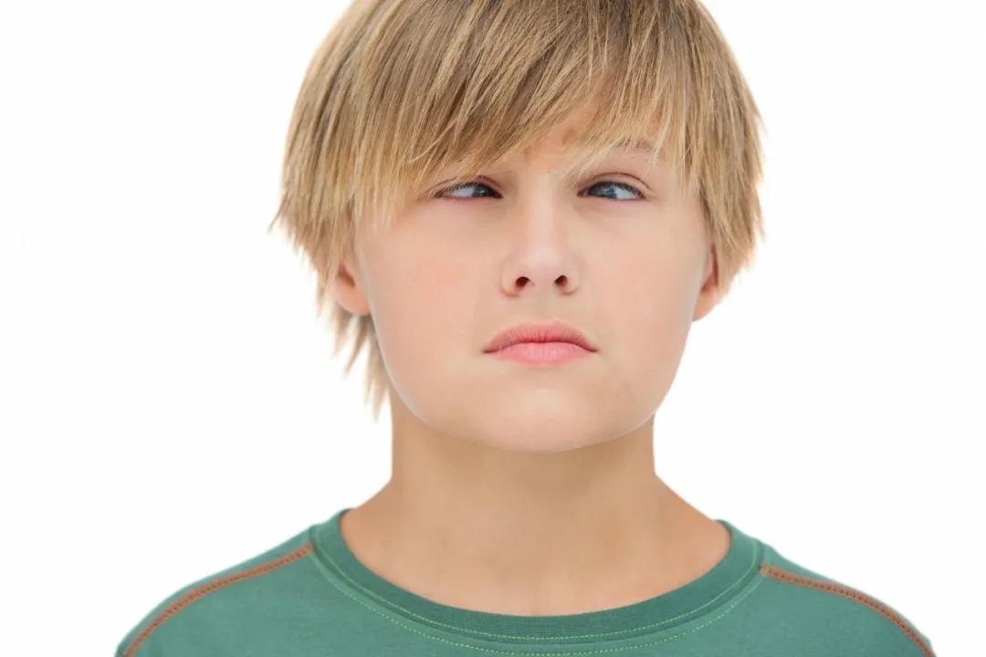 孩子突然斗鸡眼是什么原因造成的,儿童斗鸡眼看什么科室