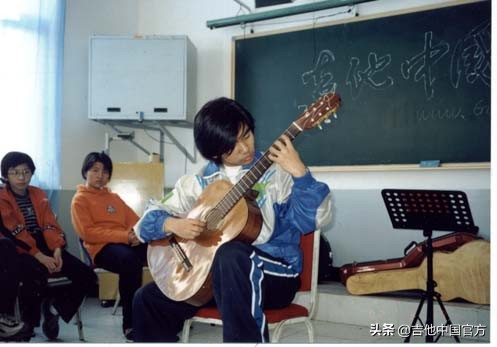 吉他中国介绍,中国吉他哪一年开始的